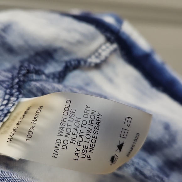 Two By Vince Camuto Soft Small Top - Picture 5 of 5